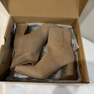 New MIA Women’s Liva Sock Bootie Size 7.5M
